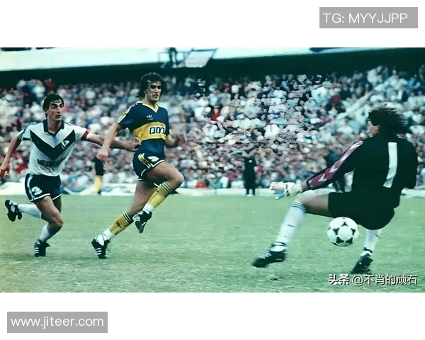足球传奇从过去到现在的辉煌足迹逐步呈现，球星风采一目了然